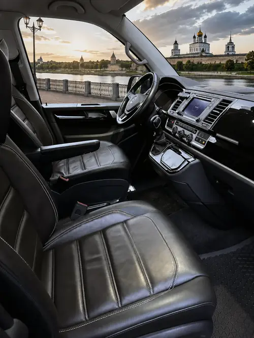 Место водителя Volkswagen Multivan